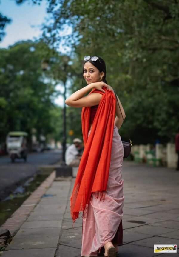 Rudra Flame-Toned Cotton Saree – Crimson Red & Blush Ombre - Image 2
