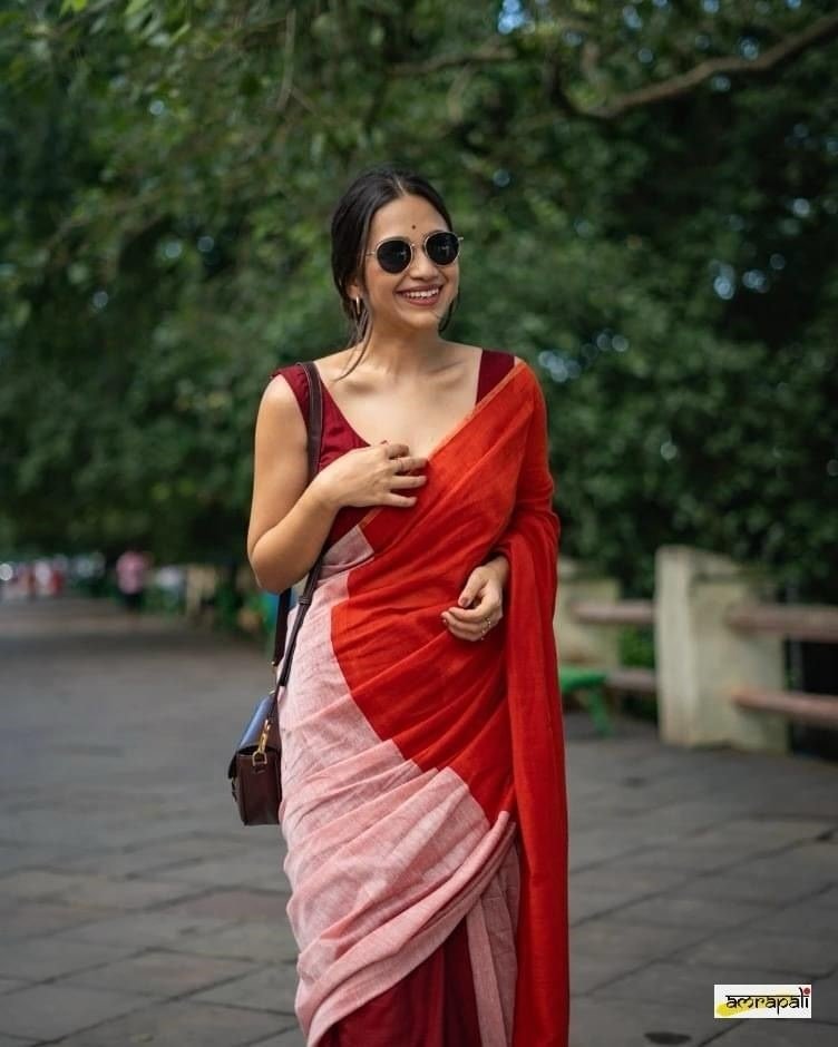Rudra Flame-Toned Cotton Saree – Crimson Red & Blush Ombre