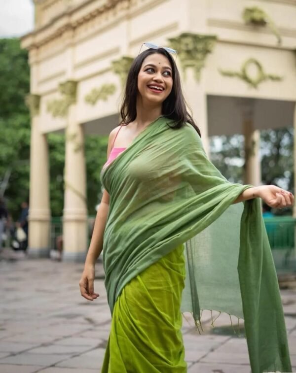 Ziya Dual-Toned Cotton Saree – Olive Green & Fuchsia Pink Delight - Image 4