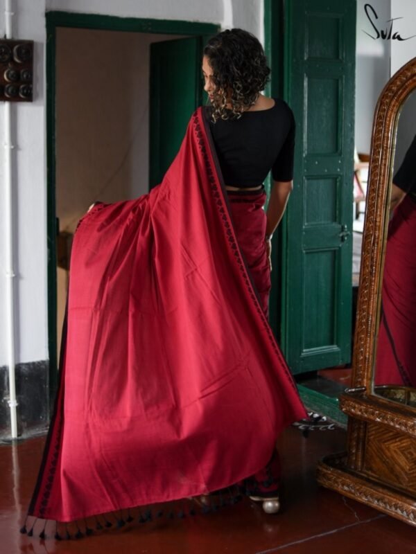 Dharakta Dil Handloom Cotton Saree – Maroon with Black Heart Border - Image 4