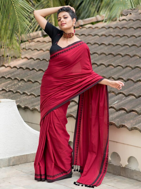 Dharakta Dil Handloom Cotton Saree – Maroon with Black Heart Border - Image 3